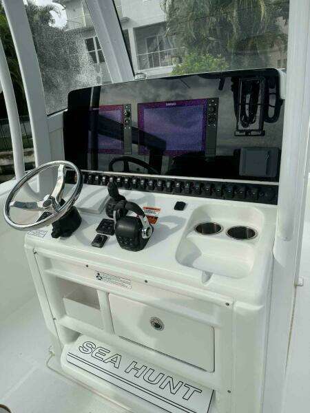 Just A Few Friends II 30ft Sea Hunt Yacht For Sale