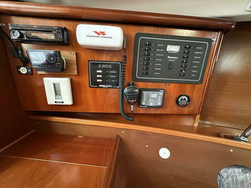Cool Breeze 33ft Beneteau Yacht For Sale