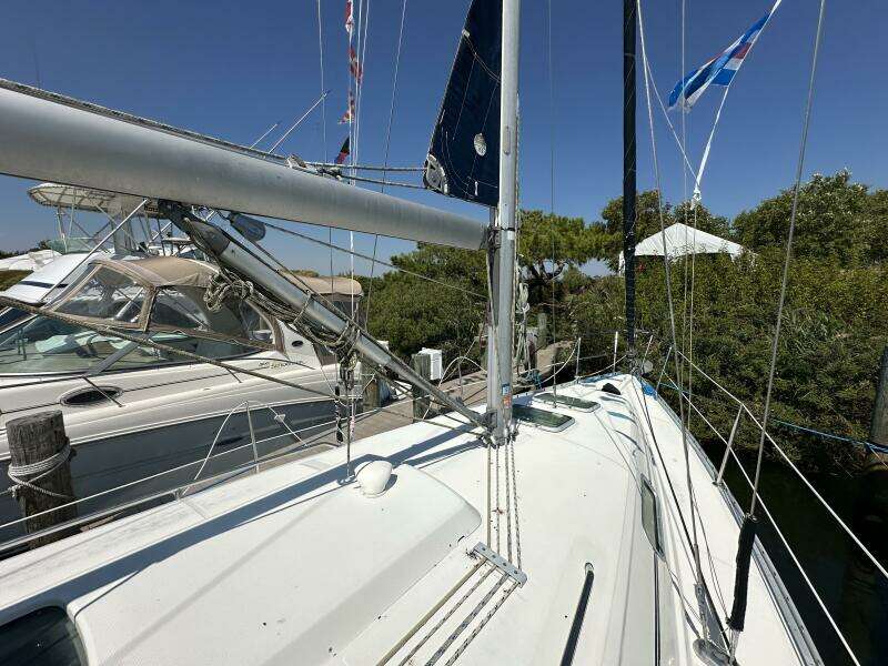 Cool Breeze 33ft Beneteau Yacht For Sale