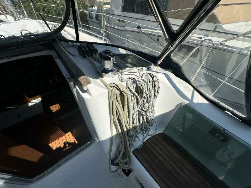 Cool Breeze 33ft Beneteau Yacht For Sale