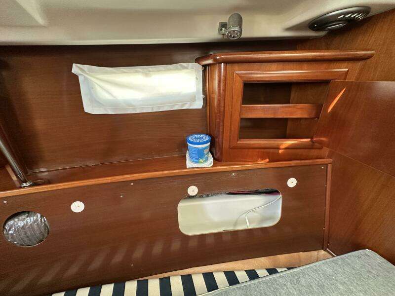 Cool Breeze 33ft Beneteau Yacht For Sale