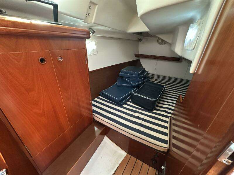 Cool Breeze 33ft Beneteau Yacht For Sale