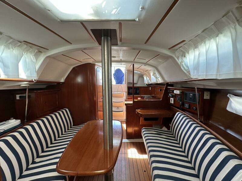 Cool Breeze 33ft Beneteau Yacht For Sale