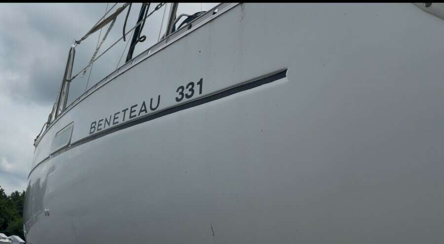 Cool Breeze 33ft Beneteau Yacht For Sale