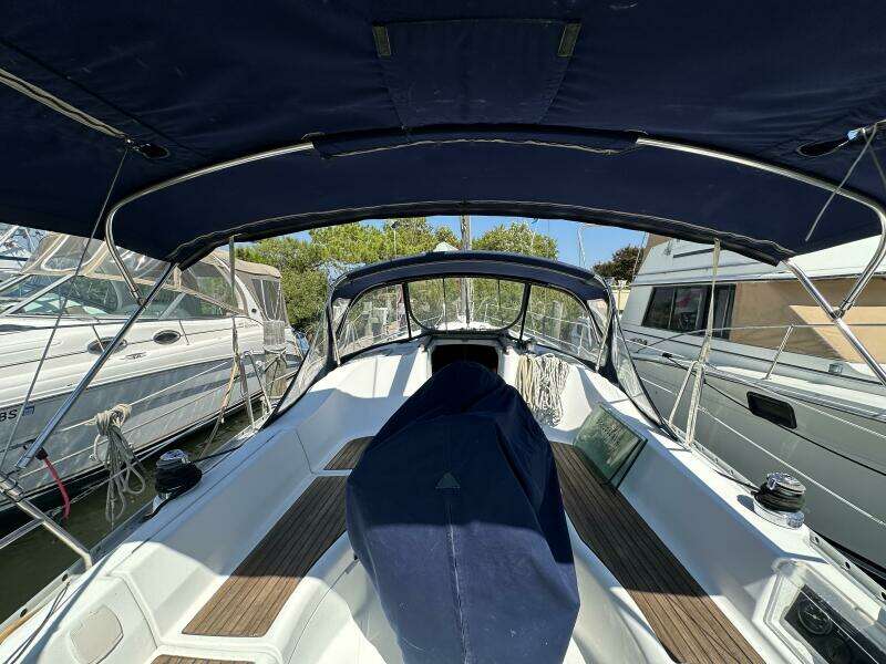 Cool Breeze 33ft Beneteau Yacht For Sale