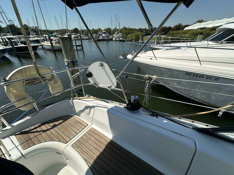 Cool Breeze 33ft Beneteau Yacht For Sale