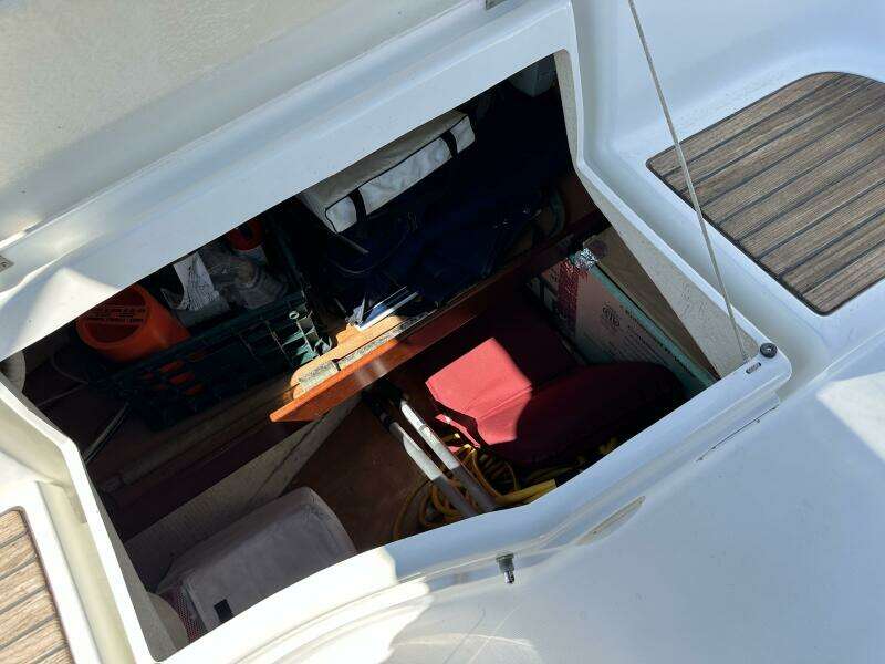 Cool Breeze 33ft Beneteau Yacht For Sale