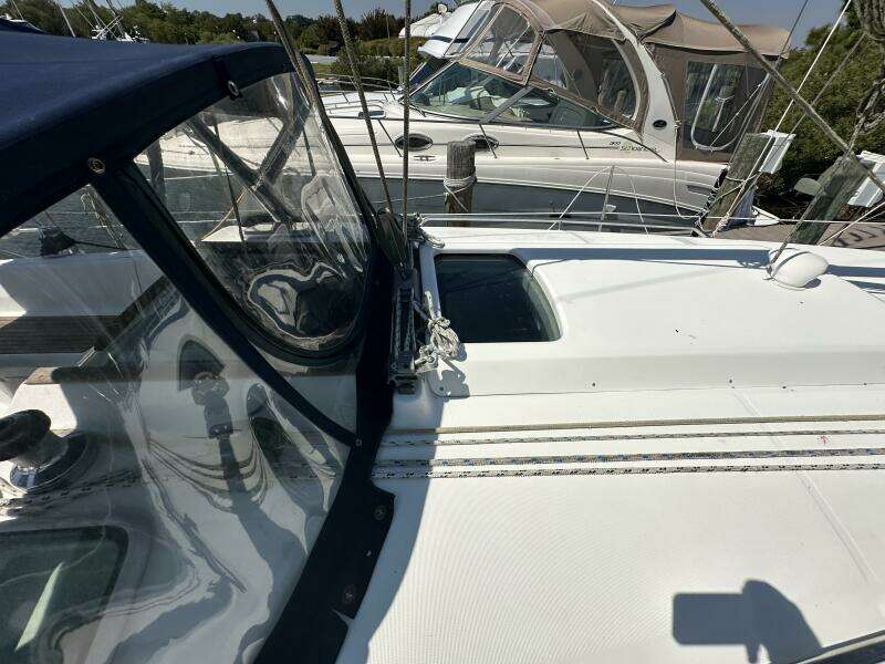 Cool Breeze 33ft Beneteau Yacht For Sale