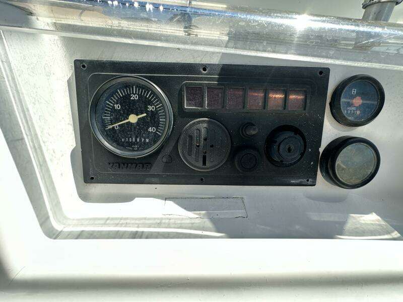 Cool Breeze 33ft Beneteau Yacht For Sale