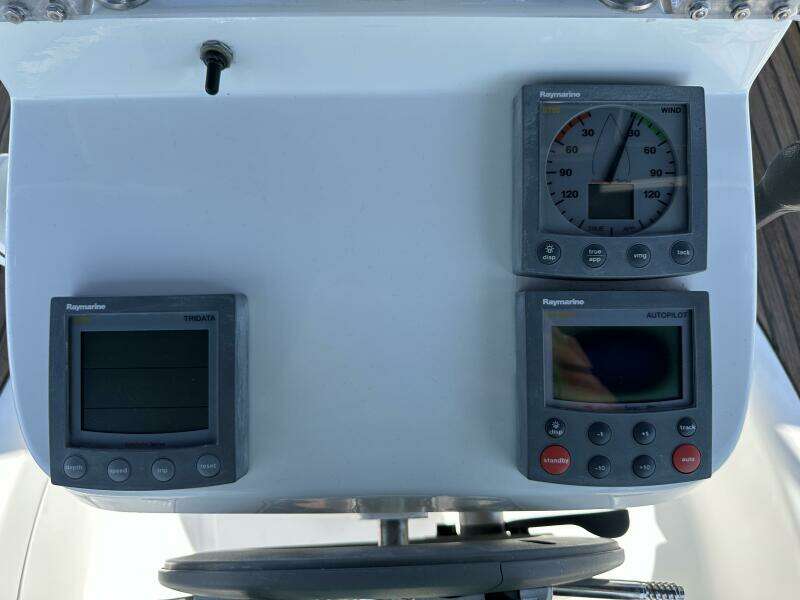 Cool Breeze 33ft Beneteau Yacht For Sale