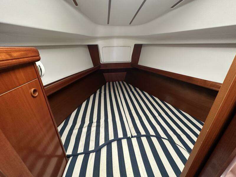 Cool Breeze 33ft Beneteau Yacht For Sale
