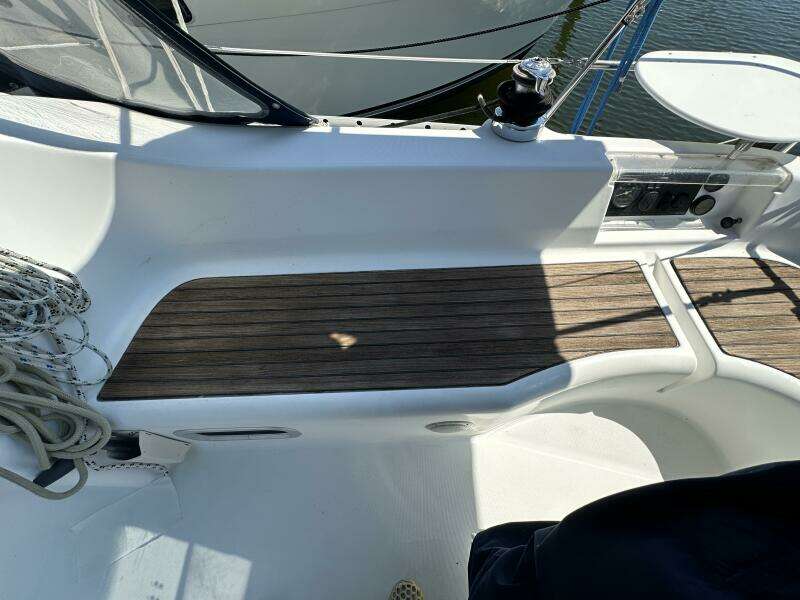 Cool Breeze 33ft Beneteau Yacht For Sale