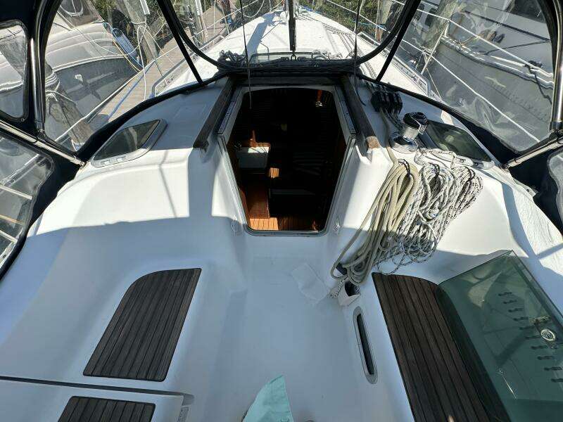 Cool Breeze 33ft Beneteau Yacht For Sale