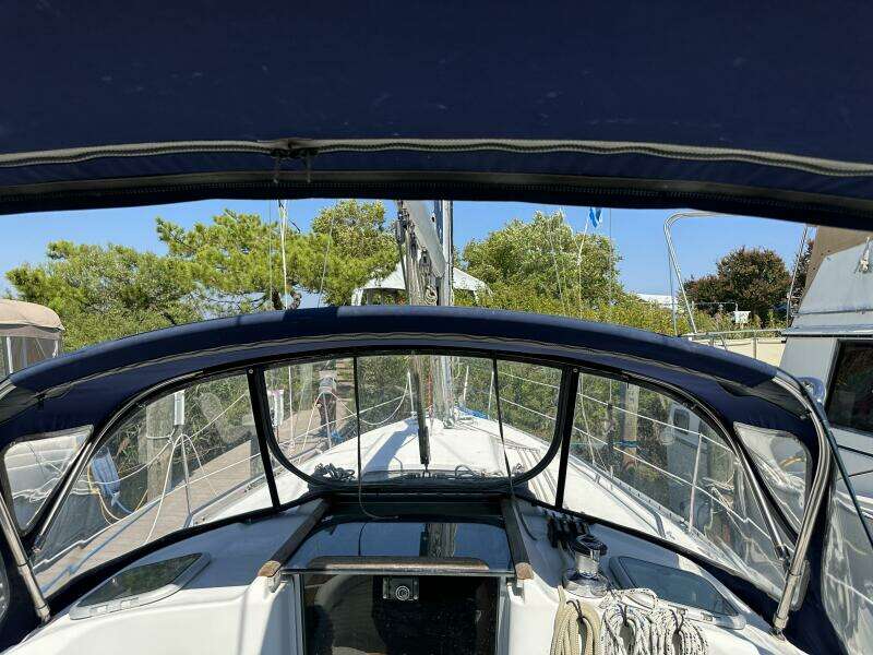 Cool Breeze 33ft Beneteau Yacht For Sale