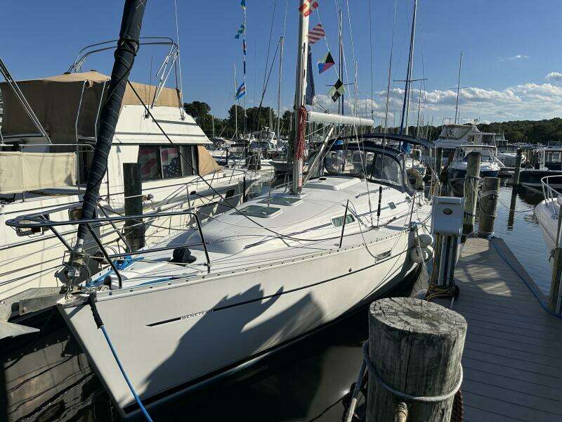 Cool Breeze 33ft Beneteau Yacht For Sale