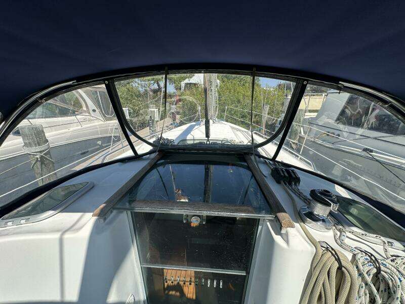 Cool Breeze 33ft Beneteau Yacht For Sale