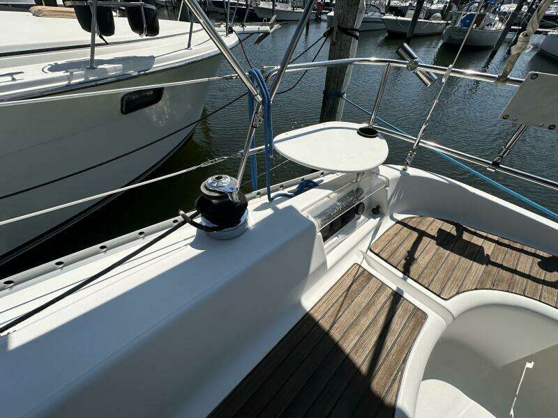 Cool Breeze 33ft Beneteau Yacht For Sale