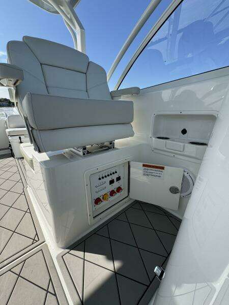 29ft World Cat Yacht For Sale