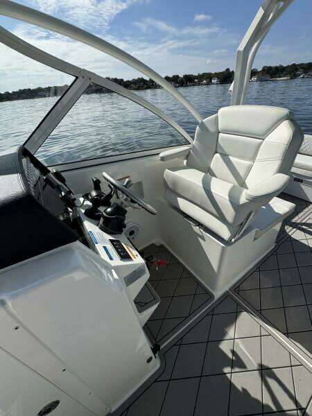 29ft World Cat Yacht For Sale