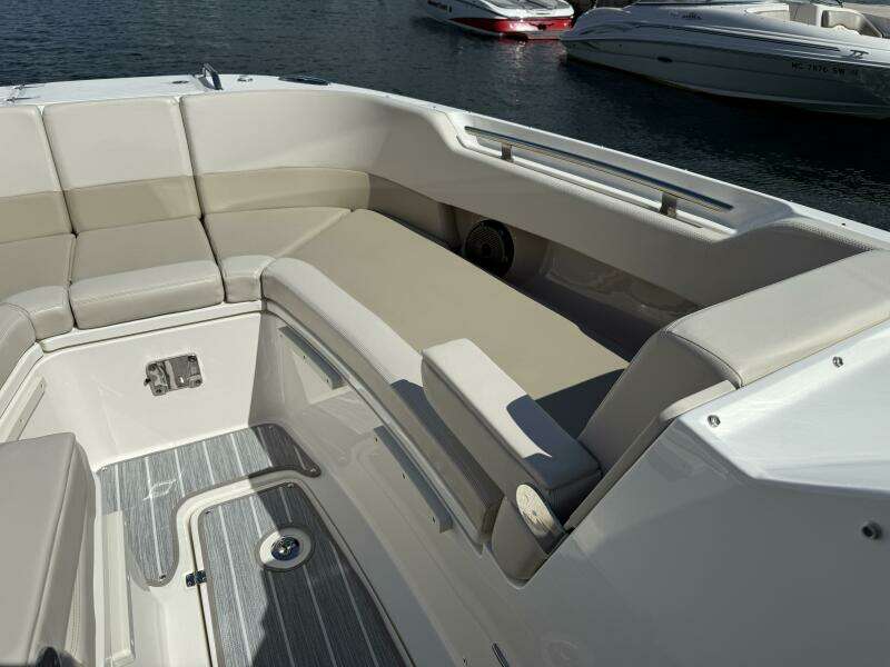 32ft Boston Whaler Yacht For Sale