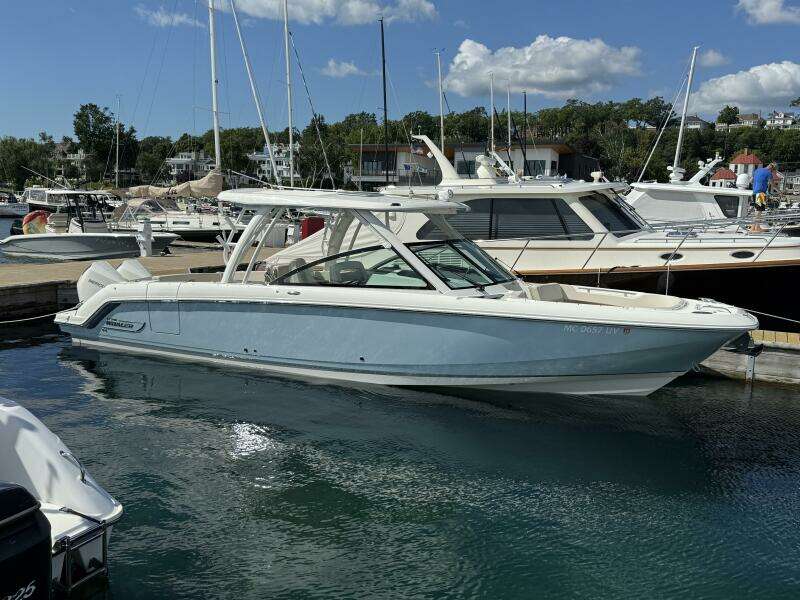 32ft Boston Whaler Yacht For Sale