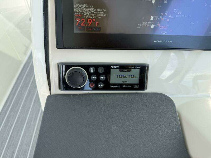 32ft Boston Whaler Yacht For Sale