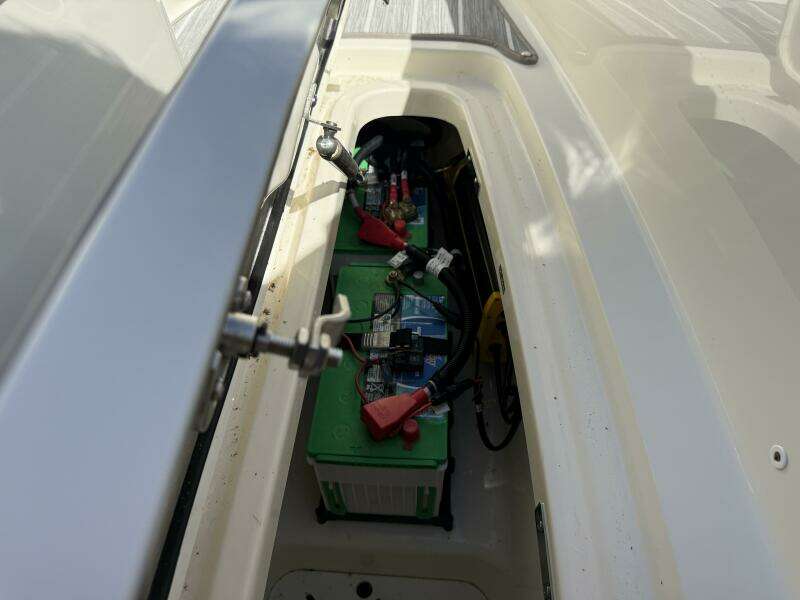 32ft Boston Whaler Yacht For Sale
