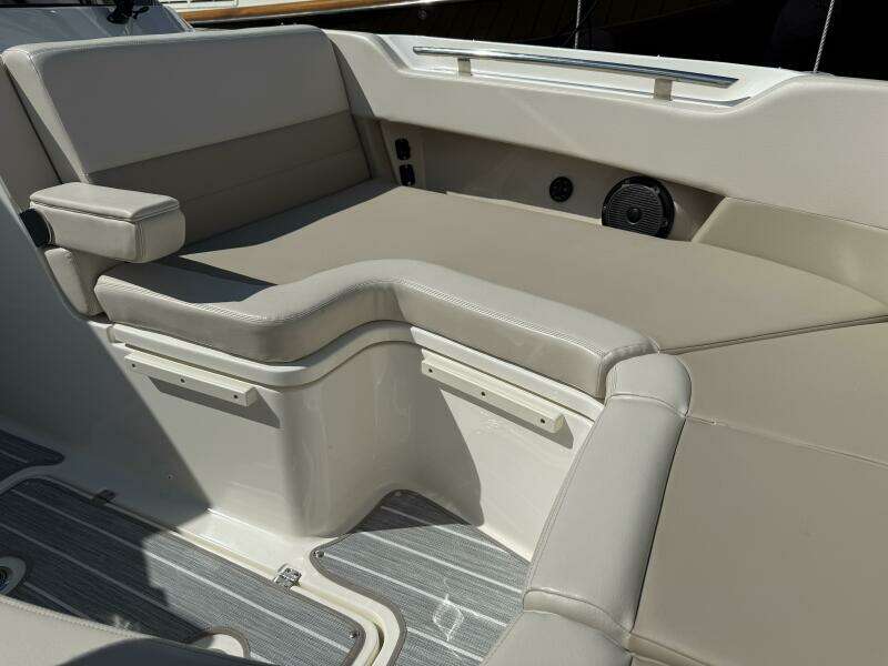 32ft Boston Whaler Yacht For Sale