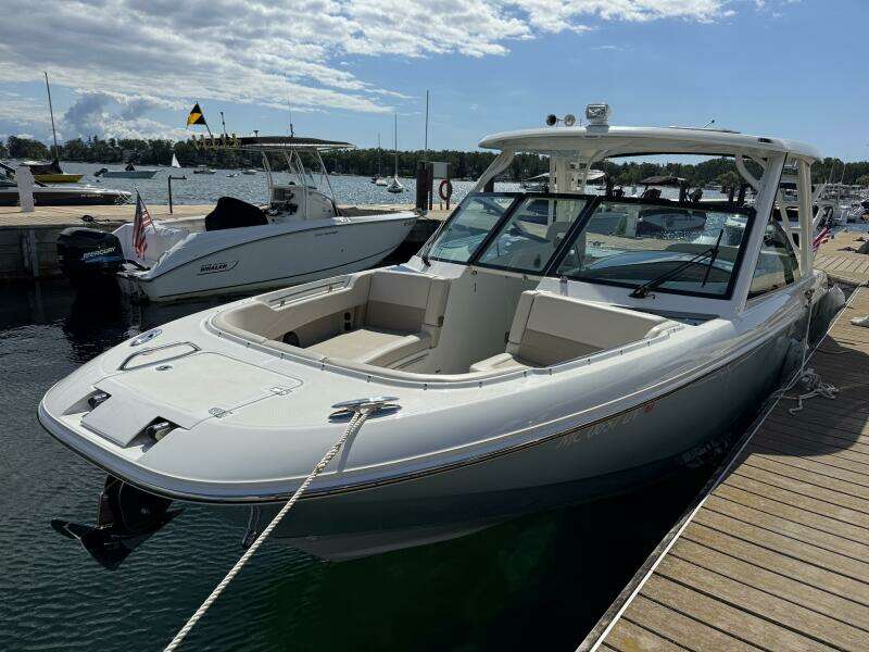 32ft Boston Whaler Yacht For Sale