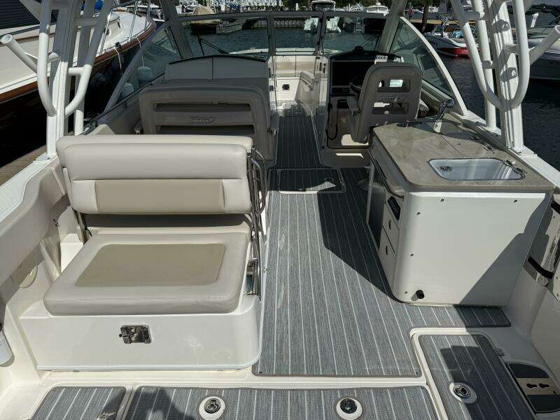 32ft Boston Whaler Yacht For Sale