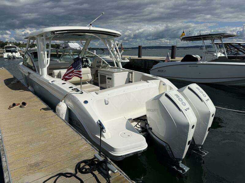 32ft Boston Whaler Yacht For Sale