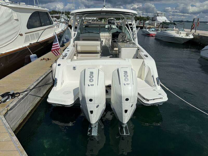 32ft Boston Whaler Yacht For Sale