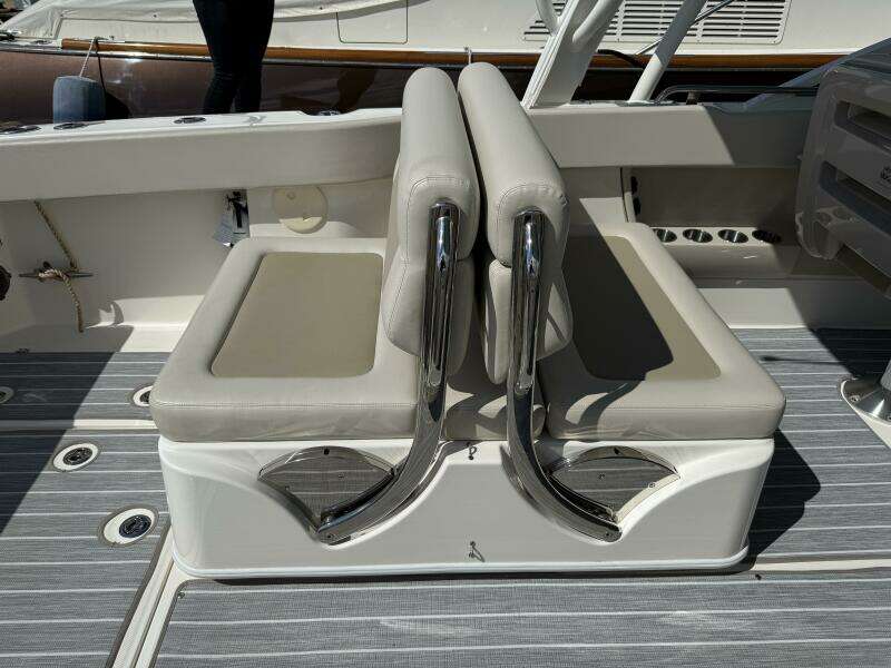 32ft Boston Whaler Yacht For Sale