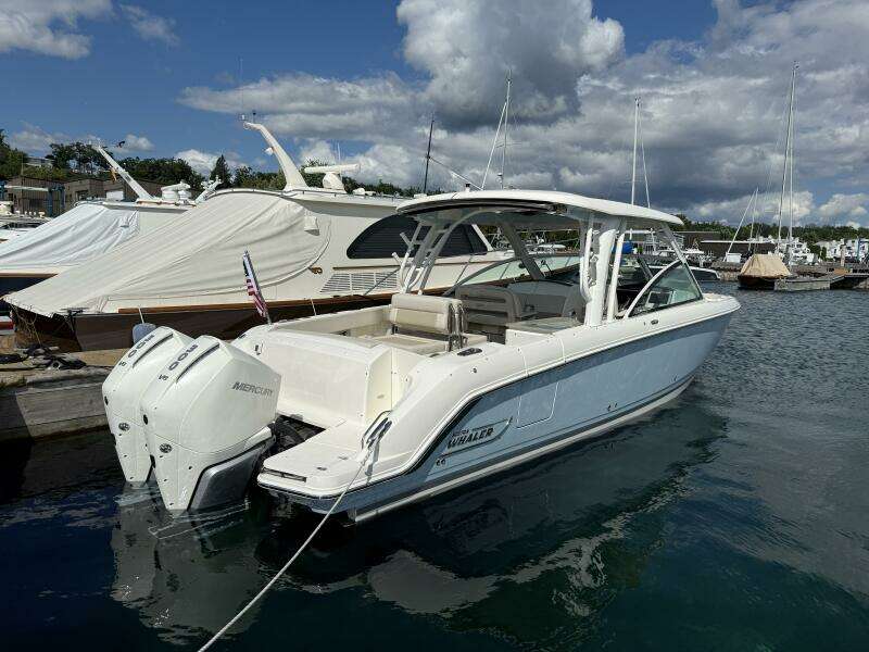 32ft Boston Whaler Yacht For Sale