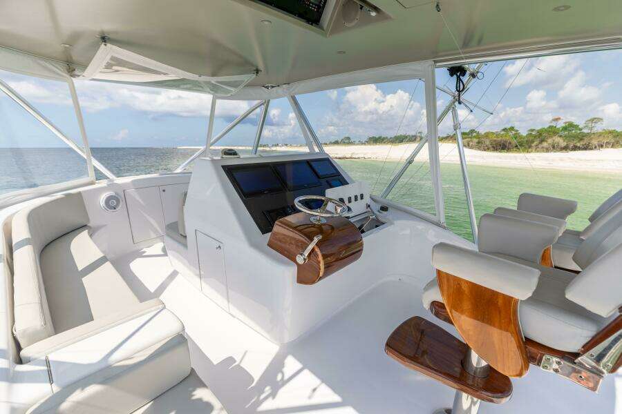 2010 Spencer 57 Convertible- Perra Mala- Helm