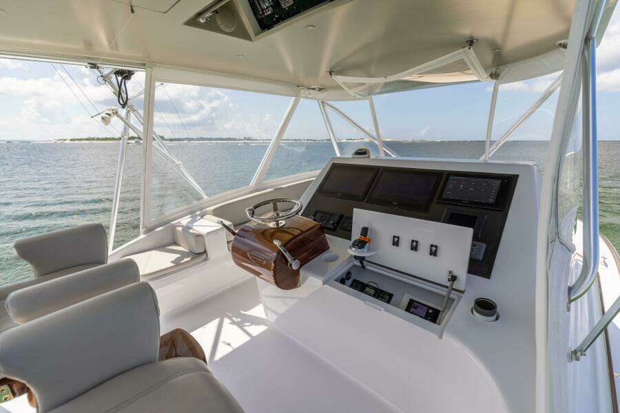 2010 Spencer 57 Convertible- Perra Mala- Helm