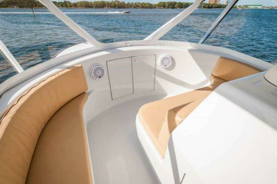 2010 Spencer 57 Convertible- Perra Mala- Helm