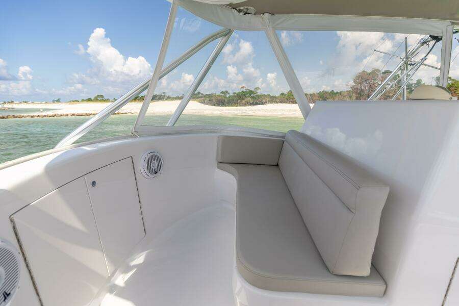 2010 Spencer 57 Convertible- Perra Mala- Helm