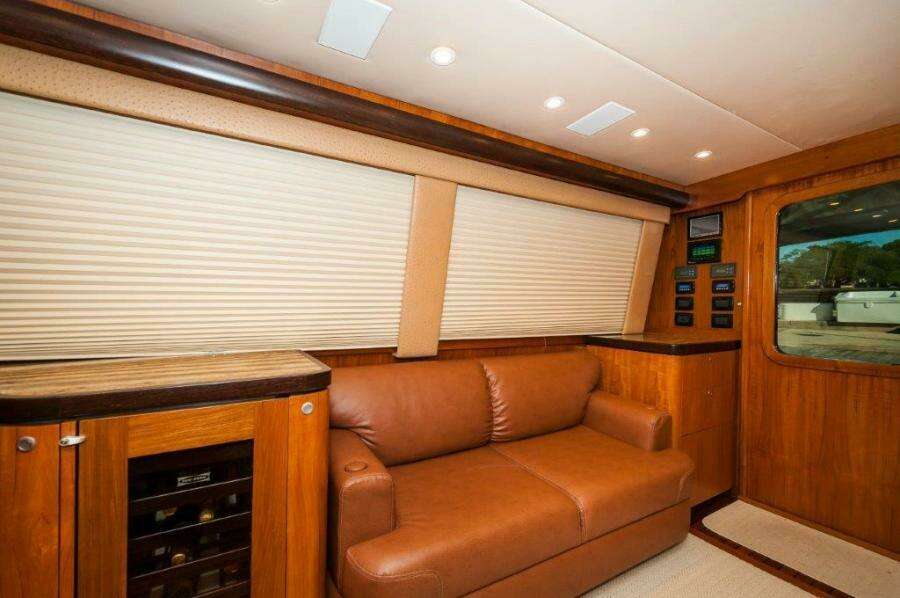 2010 Spencer 57 Convertible- Perra Mala- Salon
