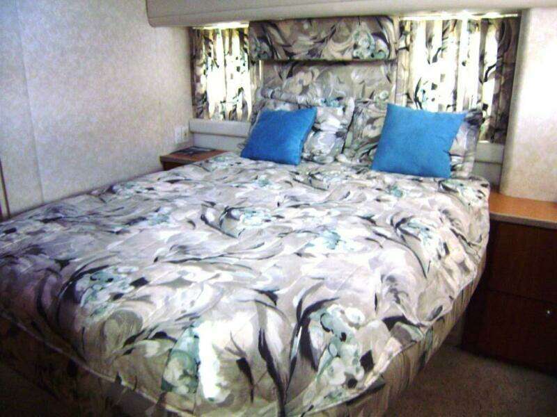 DUNAC S MINNI CONN III 42ft Silverton Yacht For Sale