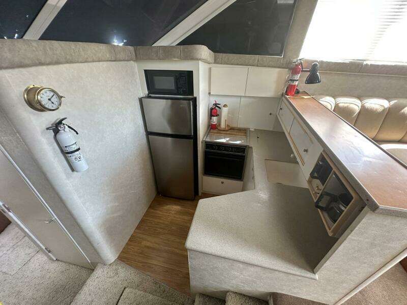 DUNAC S MINNI CONN III 42ft Silverton Yacht For Sale