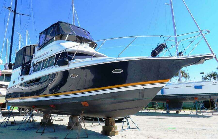 DUNAC S MINNI CONN III 42ft Silverton Yacht For Sale