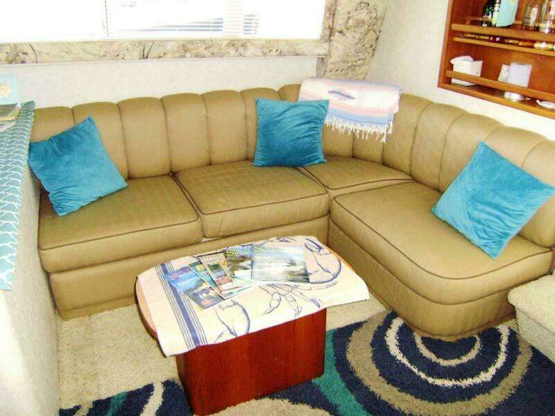 DUNAC S MINNI CONN III 42ft Silverton Yacht For Sale