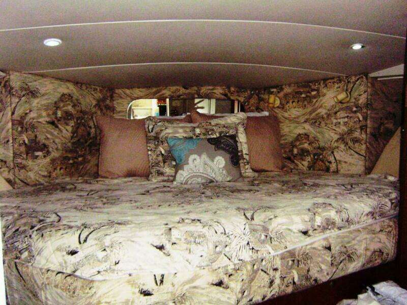 DUNAC S MINNI CONN III 42ft Silverton Yacht For Sale