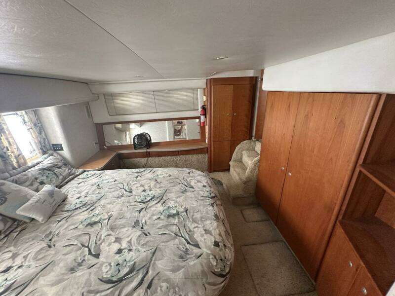 DUNAC S MINNI CONN III 42ft Silverton Yacht For Sale