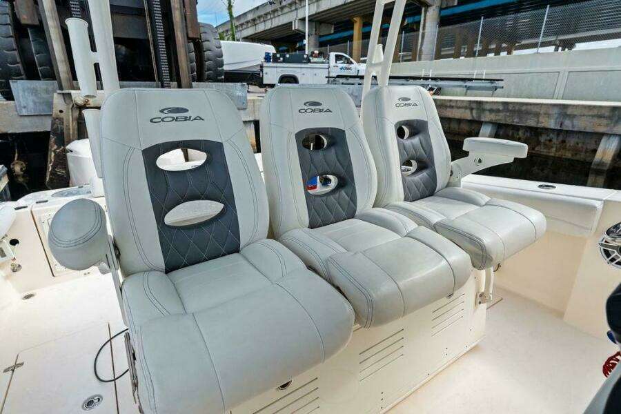 35ft Cobia Yacht For Sale