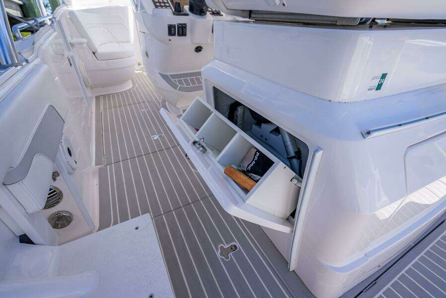 40ft Intrepid Yacht For Sale