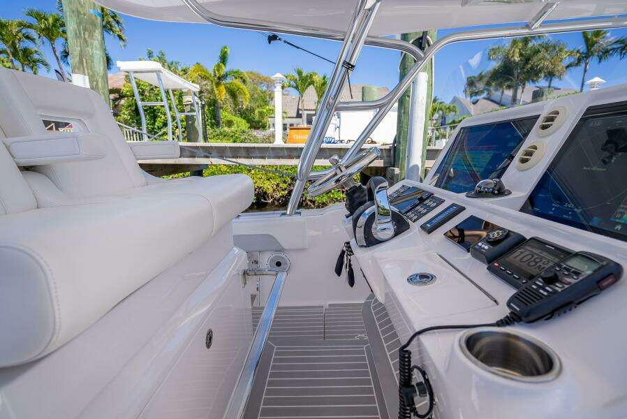 40ft Intrepid Yacht For Sale