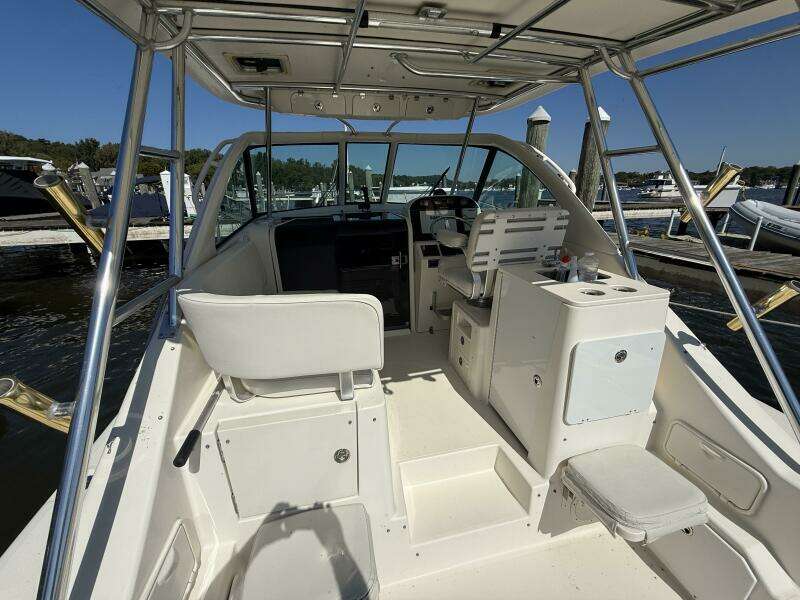 35ft Pursuit Yacht For Sale