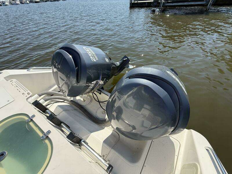 35ft Pursuit Yacht For Sale